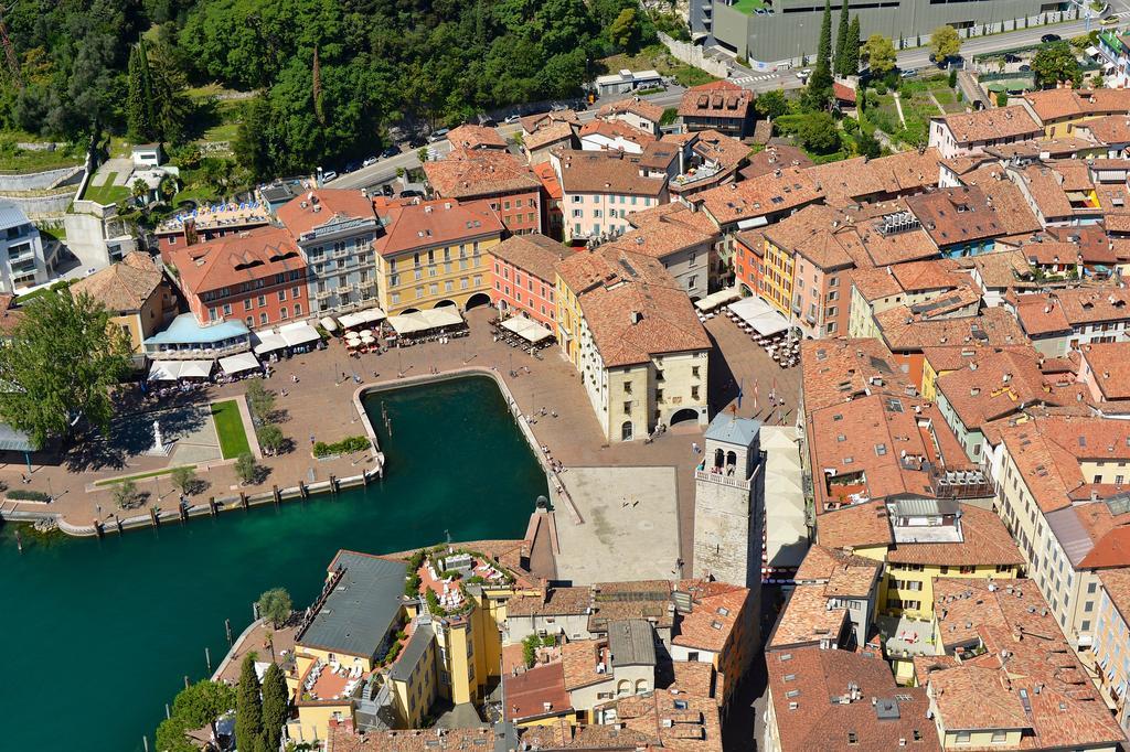 Hotel Portici - Romantik & Wellness Riva del Garda Luaran gambar